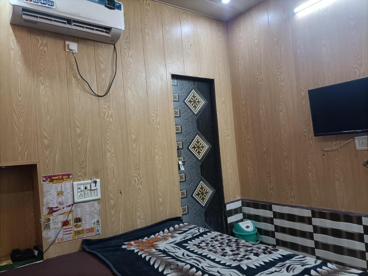 Yamnotri Dham Ξενοδοχείο Vrindāvan Εξωτερικό φωτογραφία